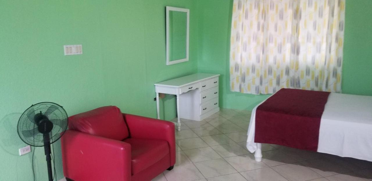 Wizzy Apartment Ocho Rios Ngoại thất bức ảnh